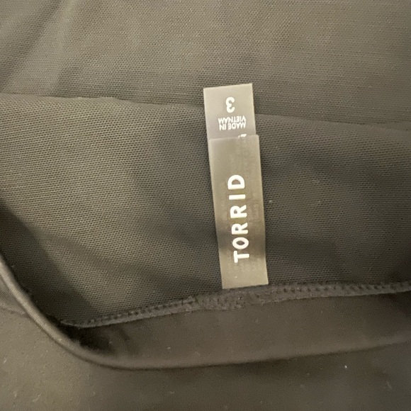 ✨ Chic Black High-Waisted Swim Bottoms ✨ - Picture 2 of 3